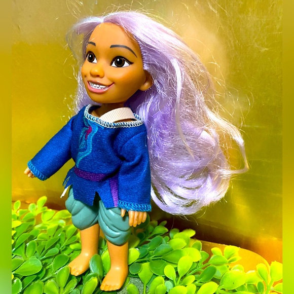 DISNEY RAYA AND THE DRAGON PETITE HUMAN SISU PURPLE & BLUE HAIR MOVABLE LIMBS 6” - Picture 1 of 8